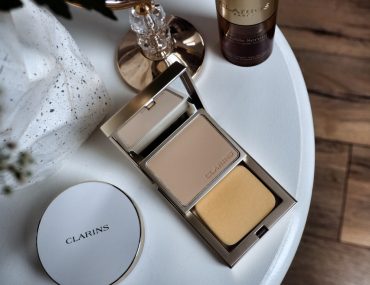 CLARINS w kompakcie Everlasting Compact Foundation