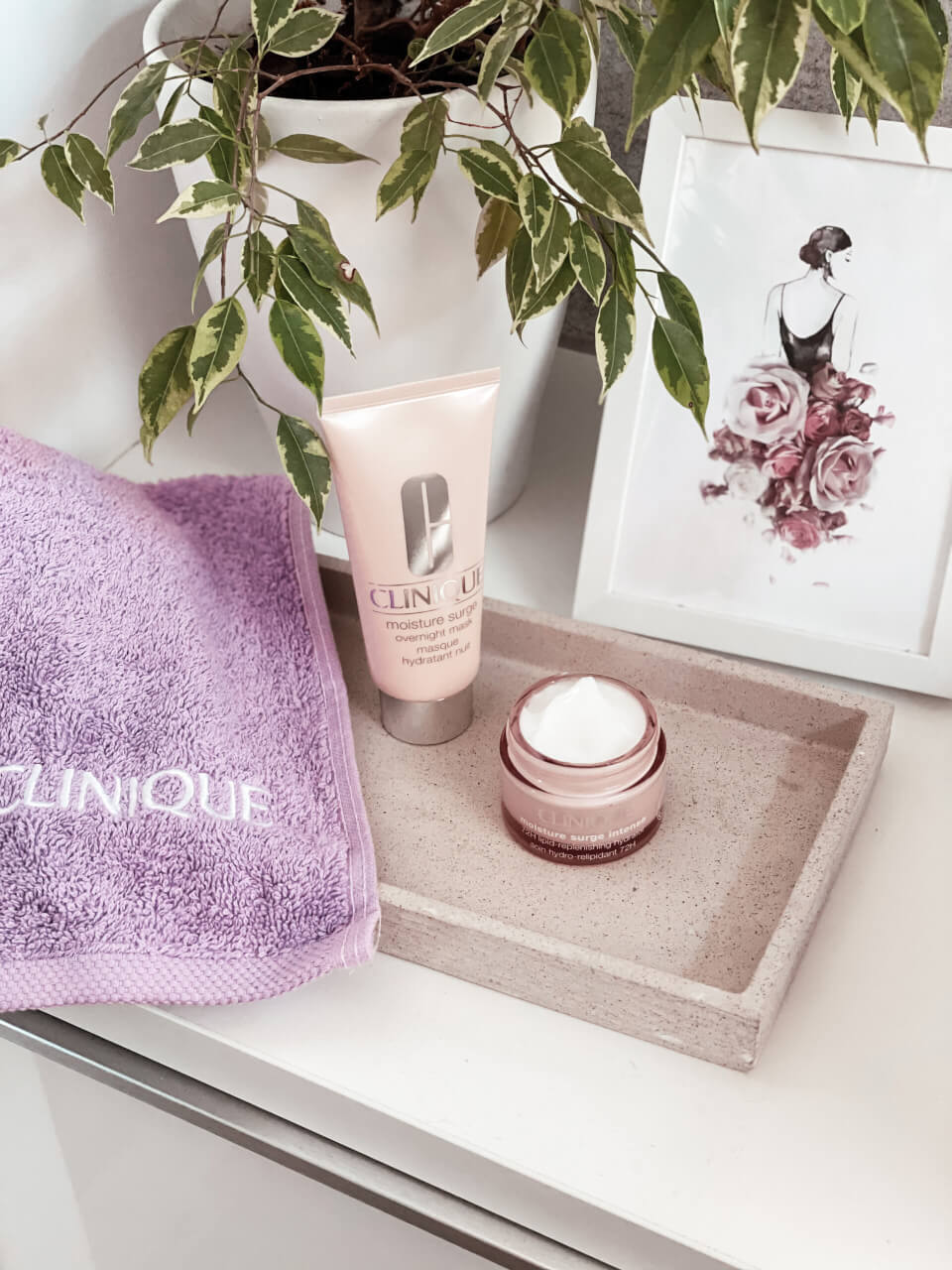 Clinique Moisture Surge Intense Skin Fortifying Hydrator